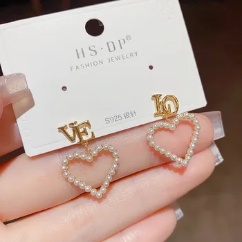 Corea&Estilo Japonés de la Joyería de Perlas de Perlas de Corazón Pendientes del Perno prisionero para las Mujeres Accesorios de Moda Delicado Hueco Carta de AMOR Aretes